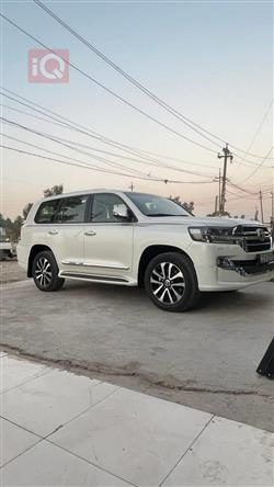 تۆیۆتا لاند کروزەر